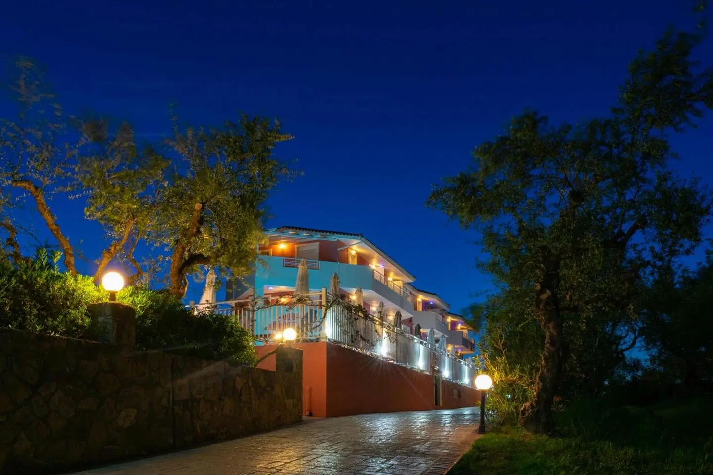 Pantheon Hotel EXTERIOR