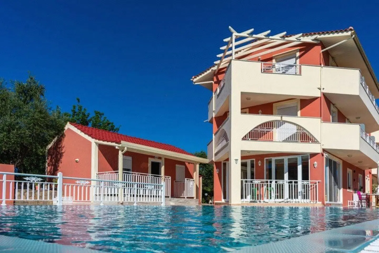 Pantheon Hotel EXTERIOR