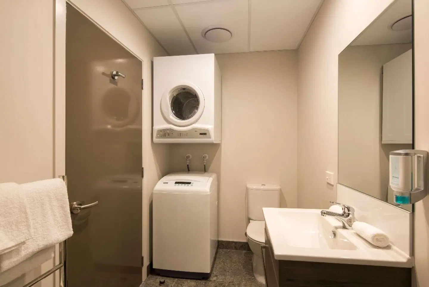 Ramada Suites by Wyndham Queenstown Remarkables Park Badezimmer
