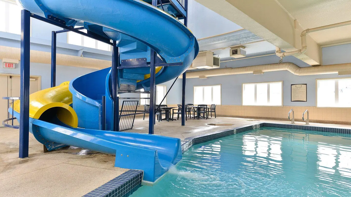 Staybridge Suites Calgary Airport by IHG Hallenbad