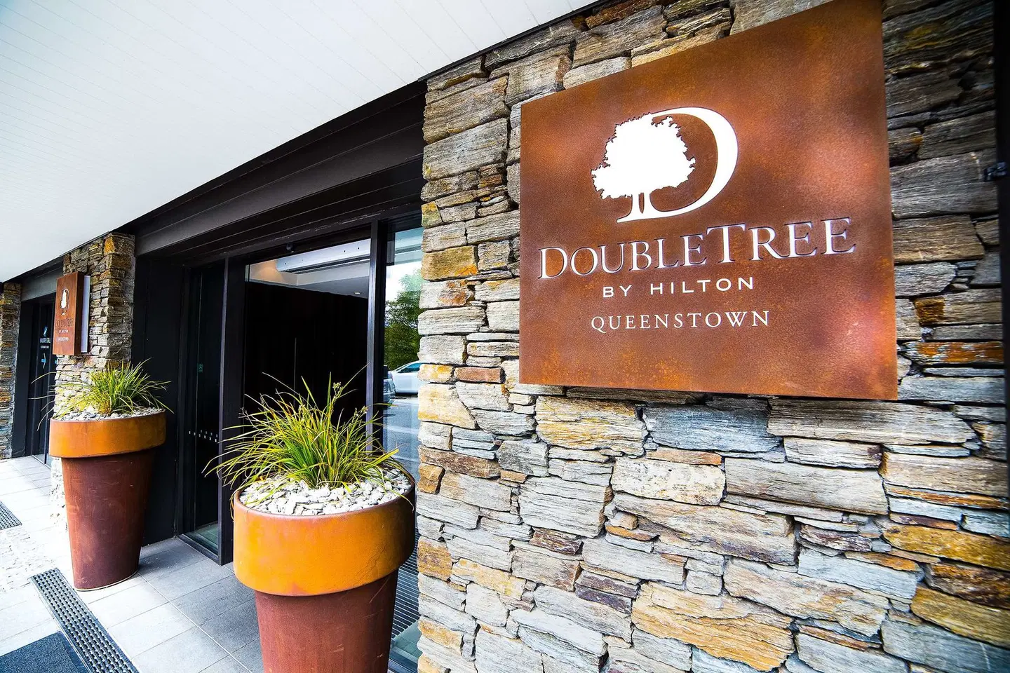 DoubleTree by Hilton Queenstown EXTERIOR