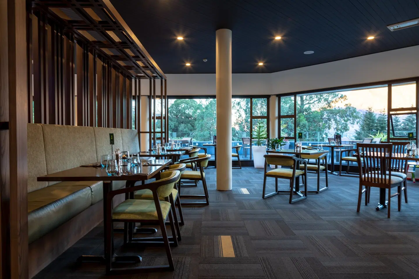 Holiday Inn Queenstown Frankton Road by IHG Restaurant