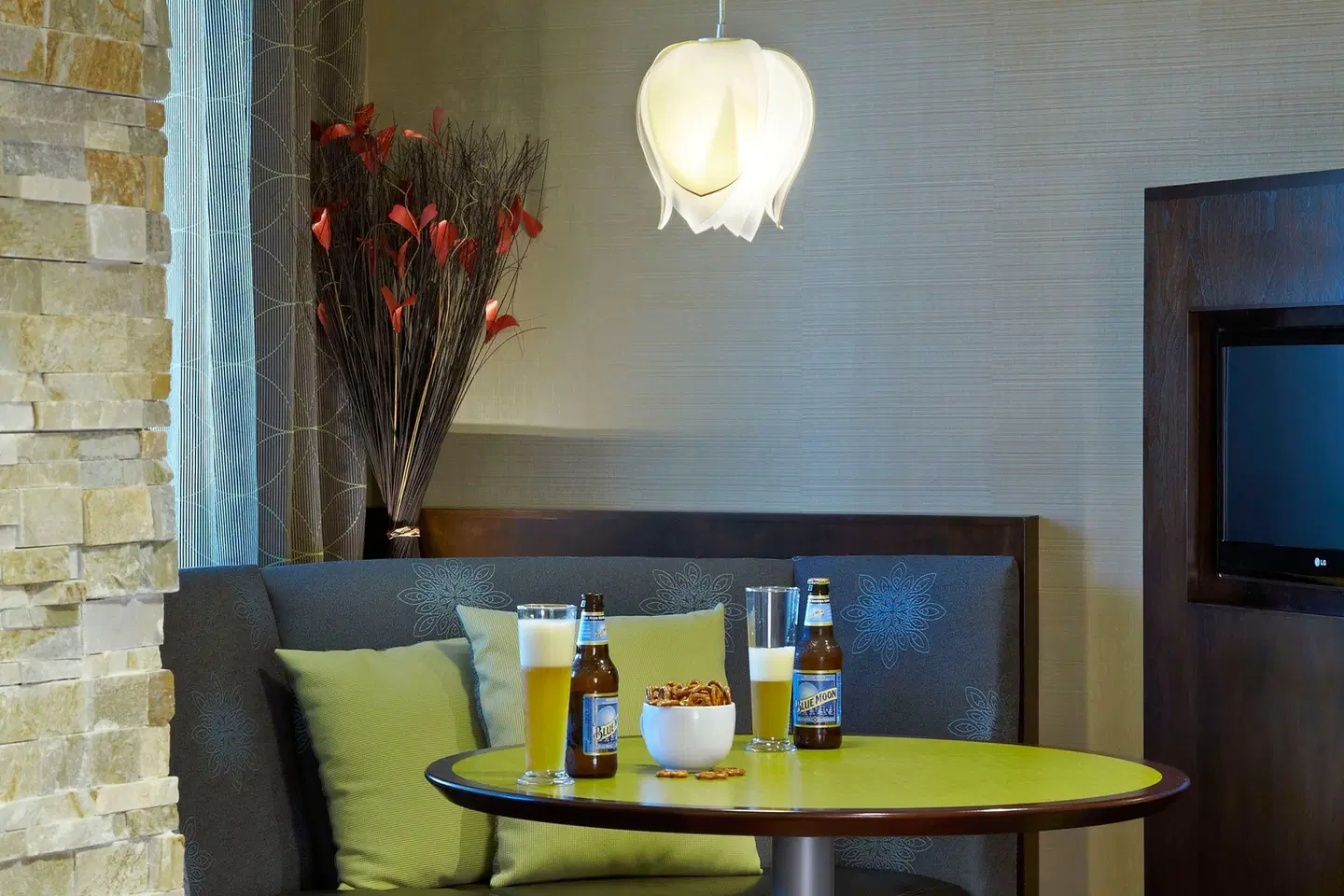 Courtyard by Marriott Buffalo Amherst/University Bar