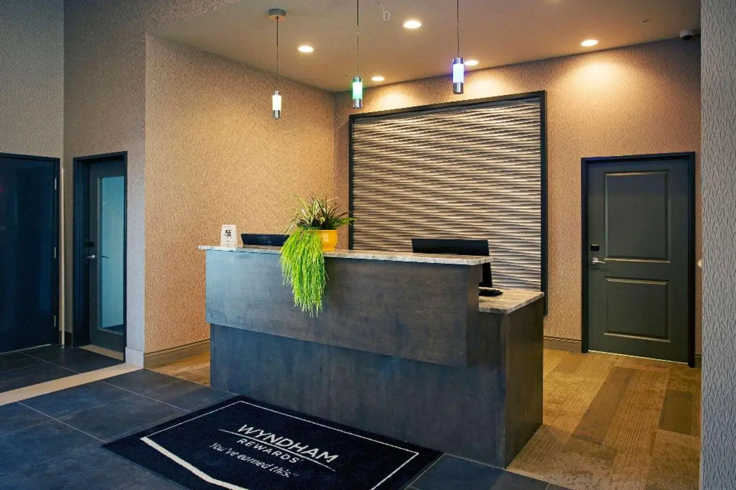 Wingate by Wyndham Calgary Airport LOUNGE_LOBBY