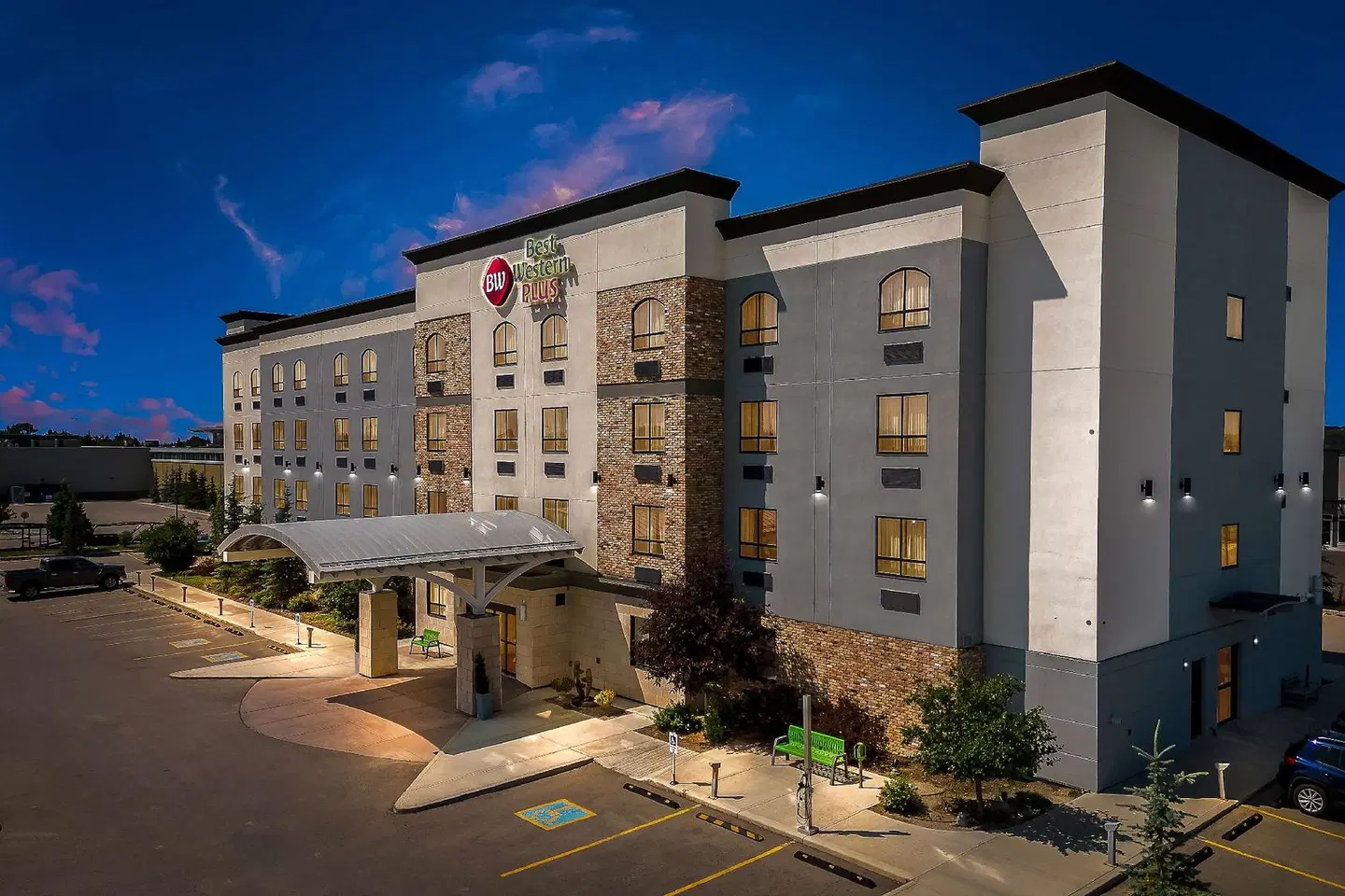 Best Western Plus Airdrie Gateway EXTERIOR