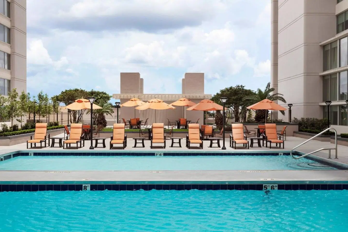 New Orleans Marriott EXTERIOR