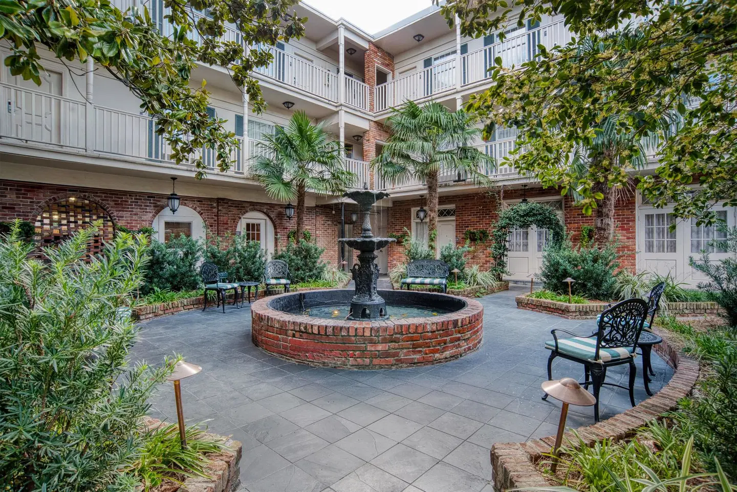 Best Western Plus Landmark French Quarter EXTERIOR