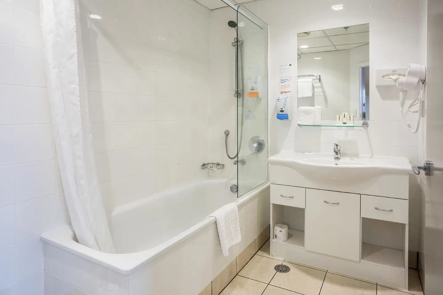 Edit Auckland Central Badezimmer