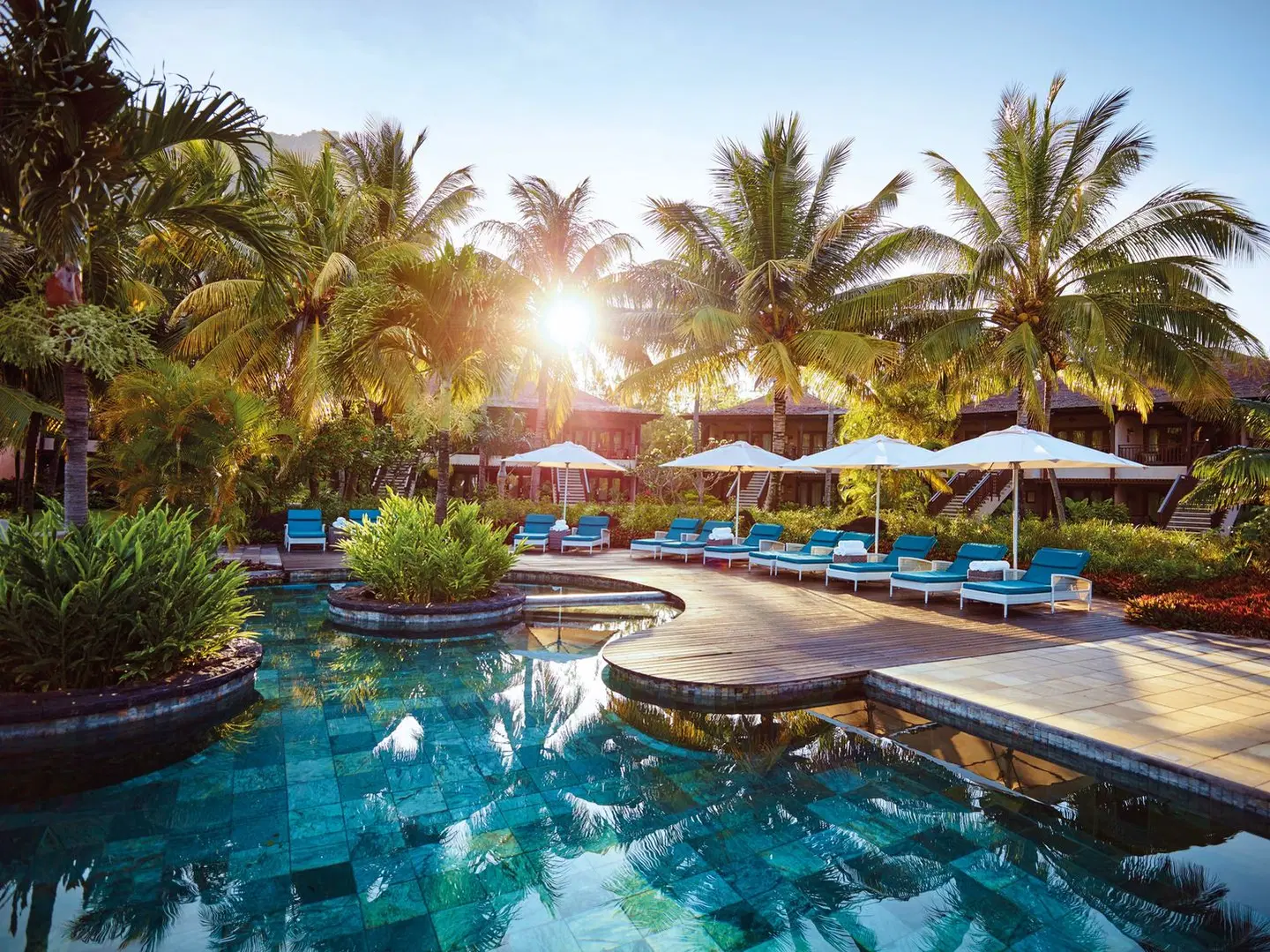LUX* Le Morne, Mauritius OUTDOOR_POOL
