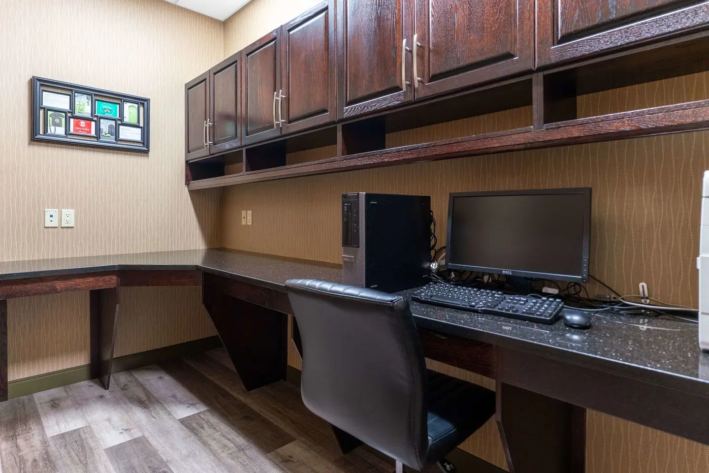 Best Western Plus South Edmonton Inn & Suites ROOM_EXAMPLE