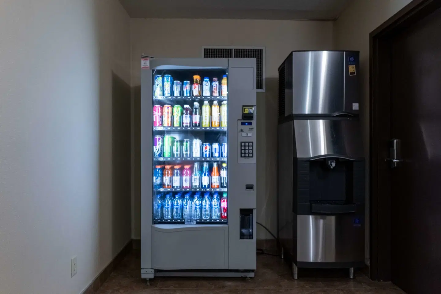 Best Western Plus South Edmonton Inn & Suites LOUNGE_LOBBY