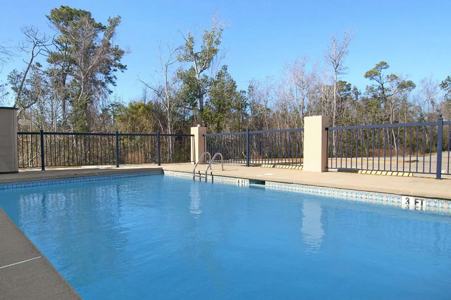 Days Inn by Wyndham Ocean Springs OUTDOOR_POOL
