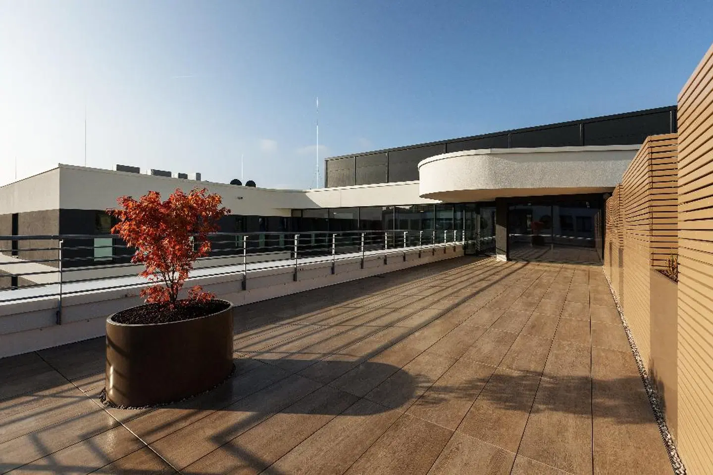 Holiday Inn - the niu, Mesh Stuttgart Messe Terrasse
