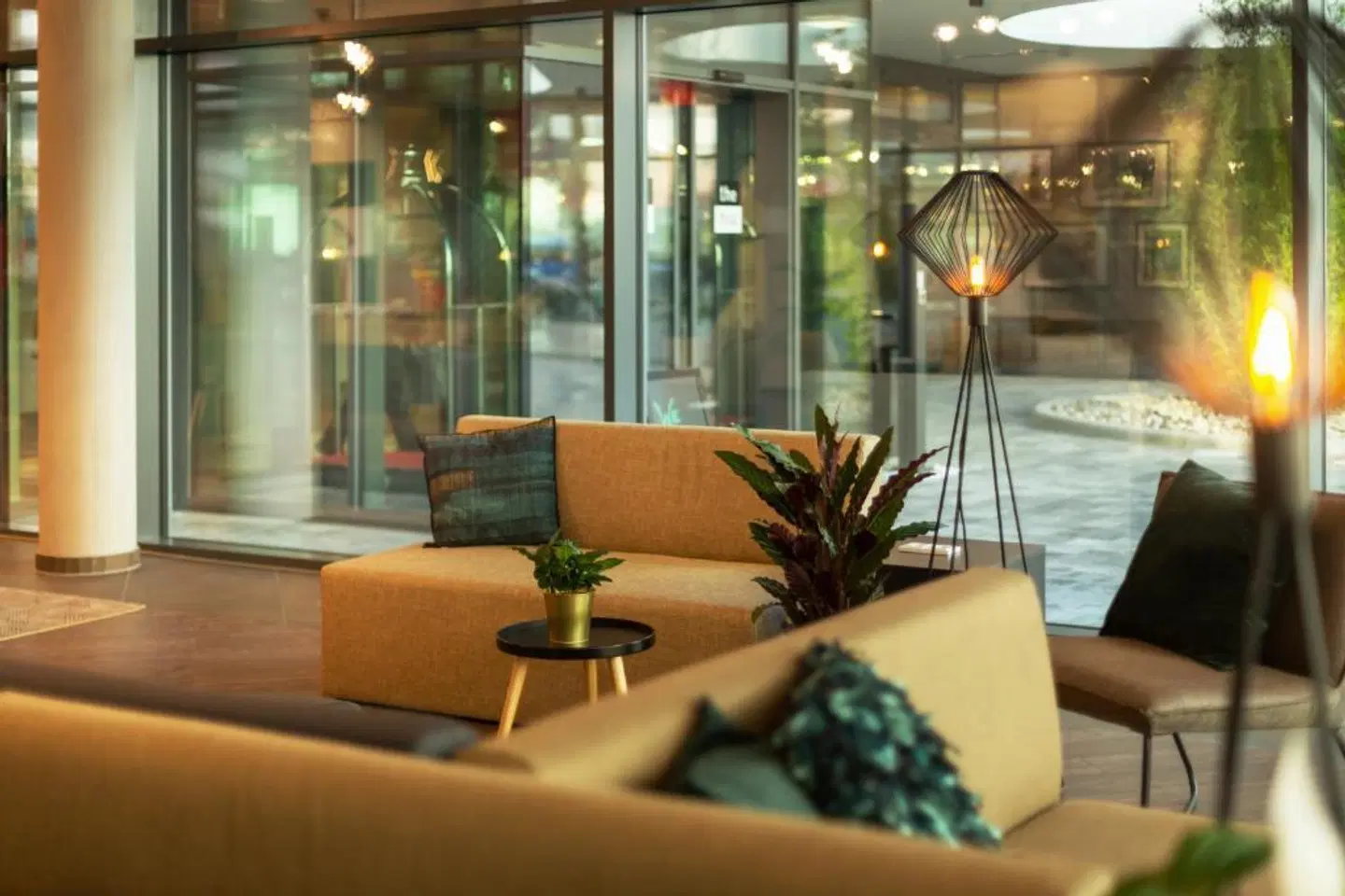 Holiday Inn - the niu, Mesh Stuttgart Messe LOUNGE_LOBBY