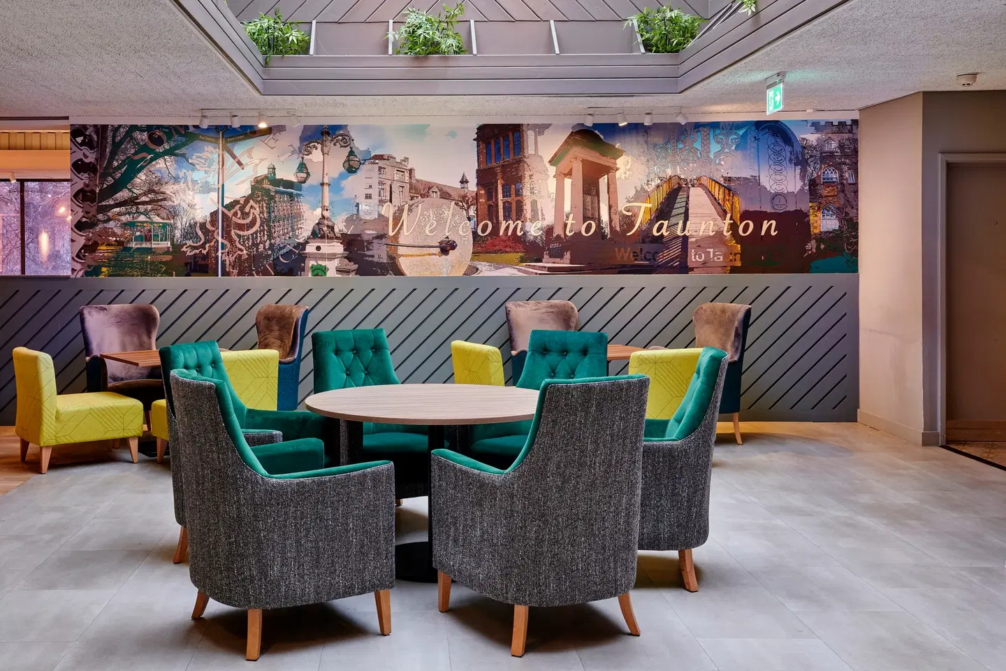 Holiday Inn Taunton by IHG LOUNGE_LOBBY