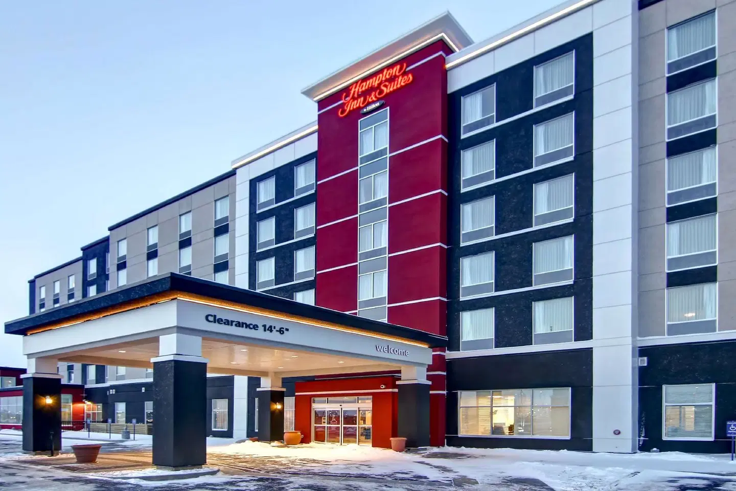 Hampton Inn & Suites by Hilton Grande Prairie EXTERIOR