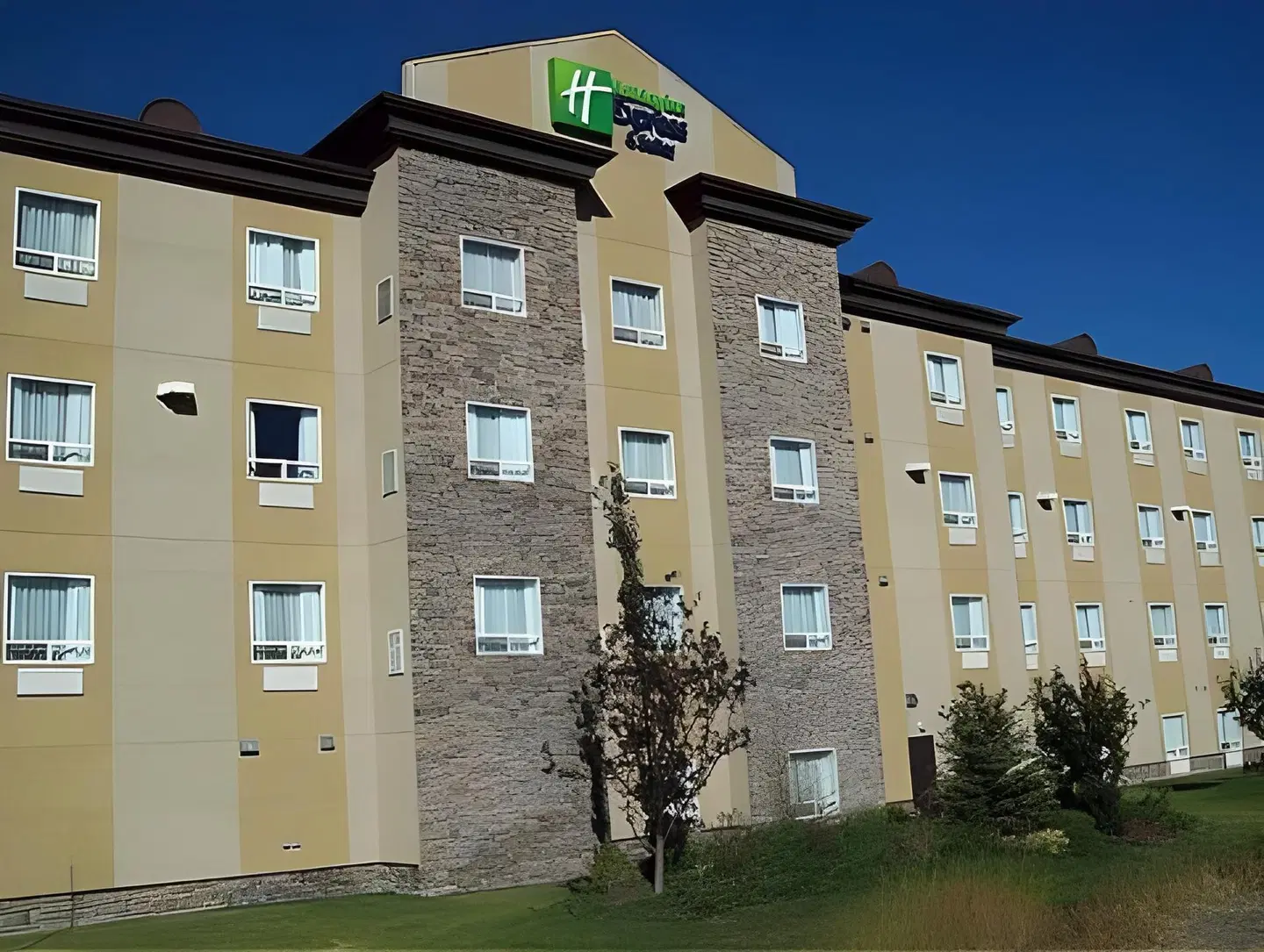 Holiday Inn Express & Suites Airport-Calgary by IHG EXTERIOR