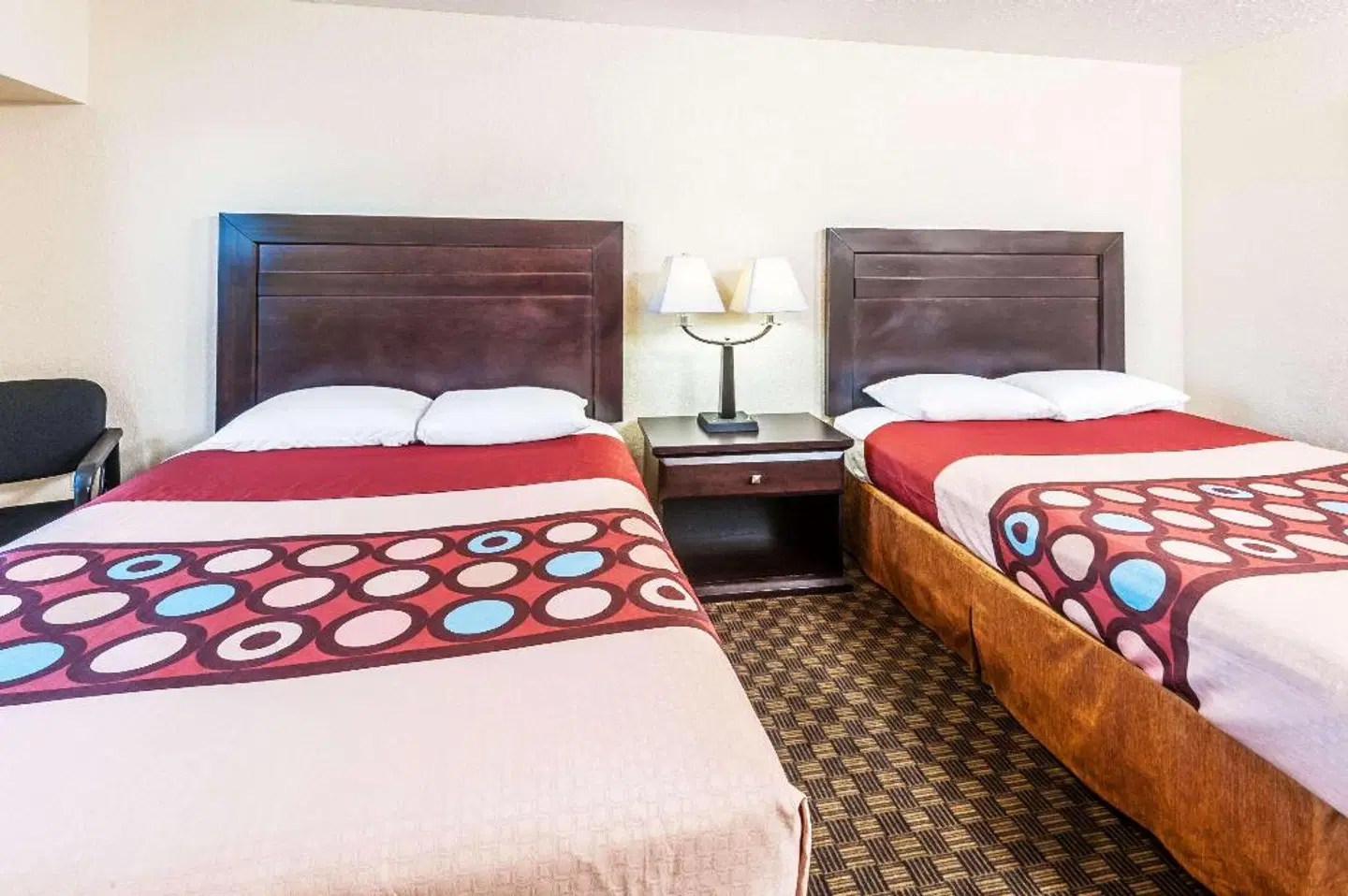 Super 8 by Wyndham Calgary/Airport ROOM_EXAMPLE