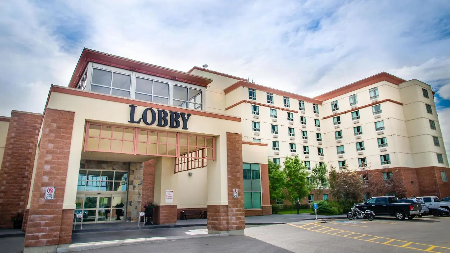 Deerfoot Inn & Casino EXTERIOR