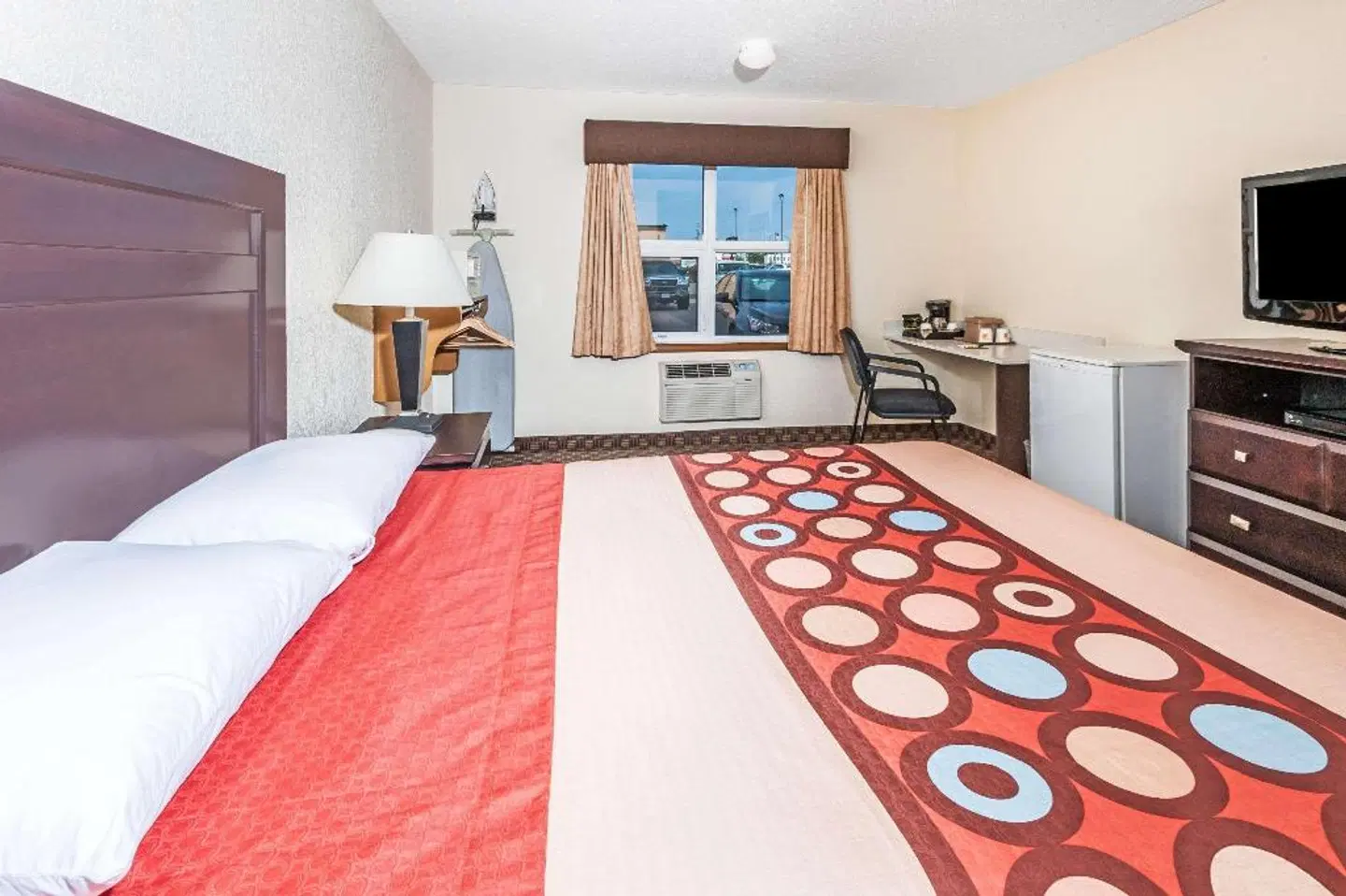 Super 8 by Wyndham Calgary/Airport ROOM_EXAMPLE