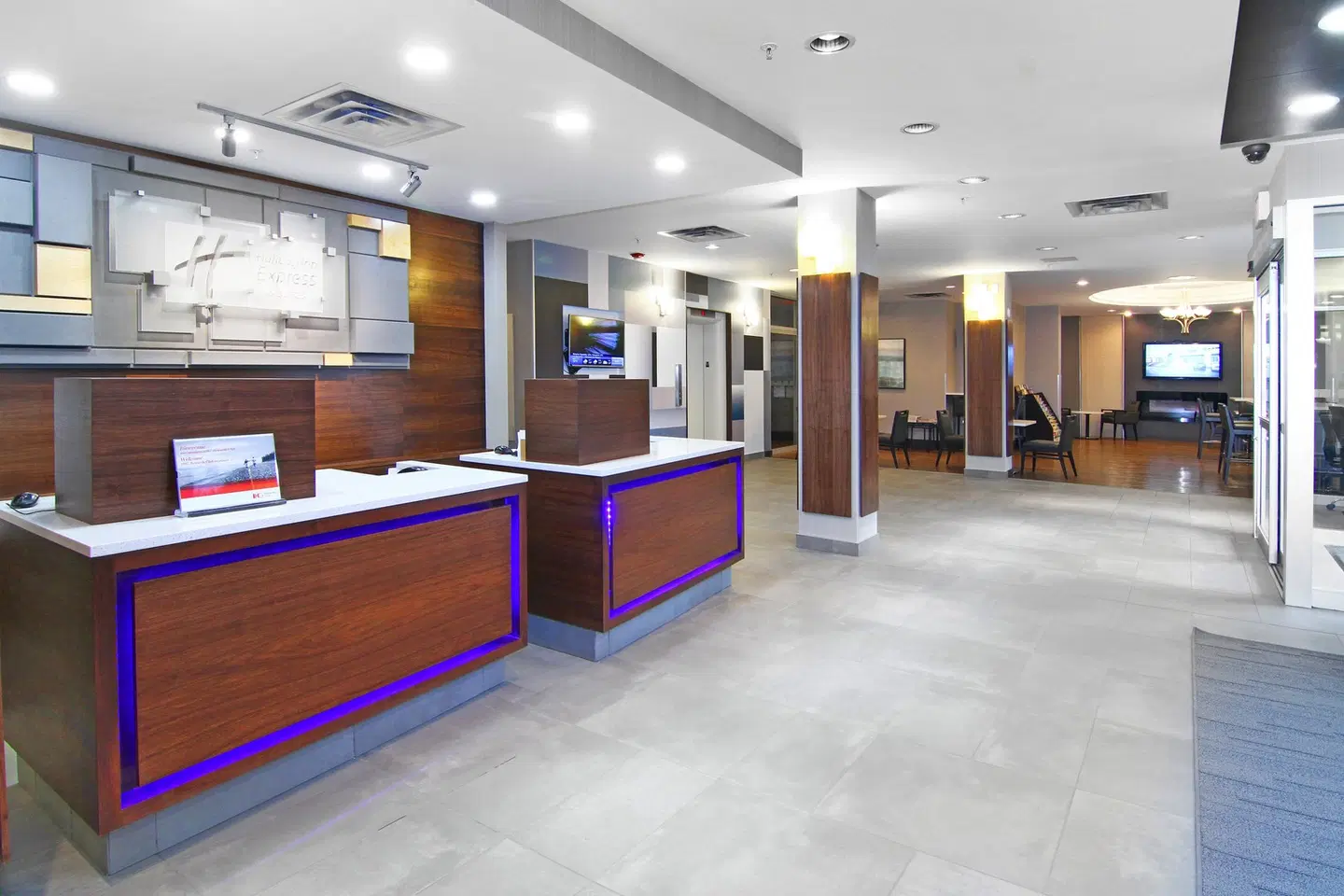 Holiday Inn Express & Suites Calgary by IHG LOUNGE_LOBBY