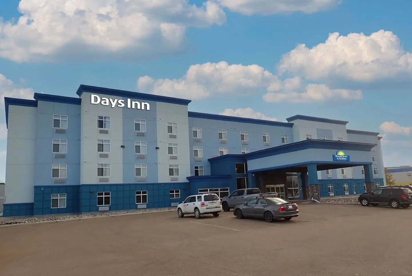 Days Inn & Suites by Wyndham Fort Saskatchewan EXTERIOR