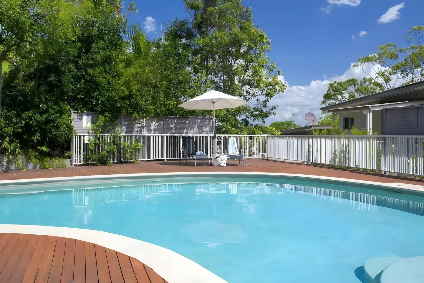 Noosa Heads Motel OUTDOOR_POOL