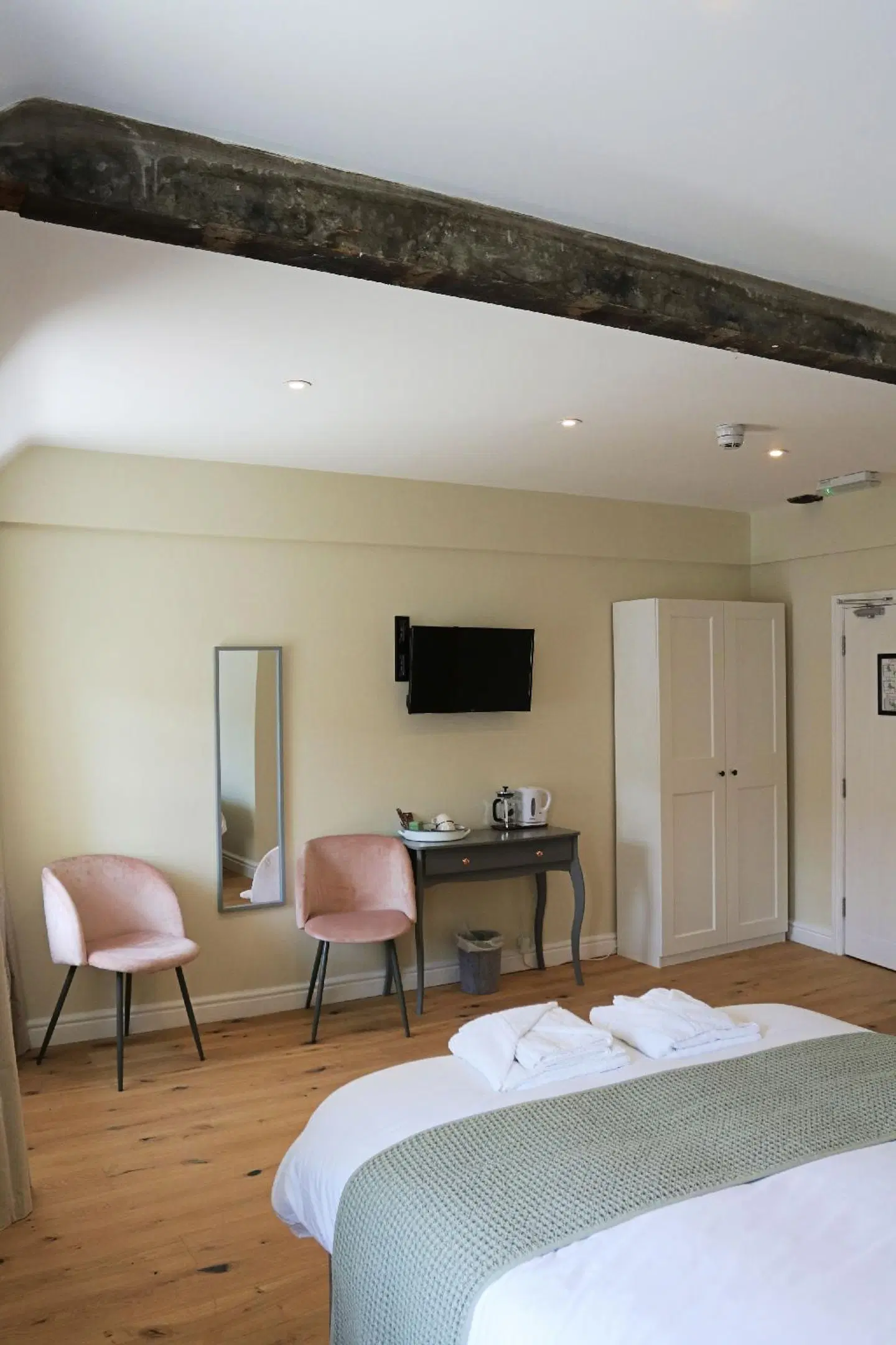 Riverbanc ROOM_EXAMPLE
