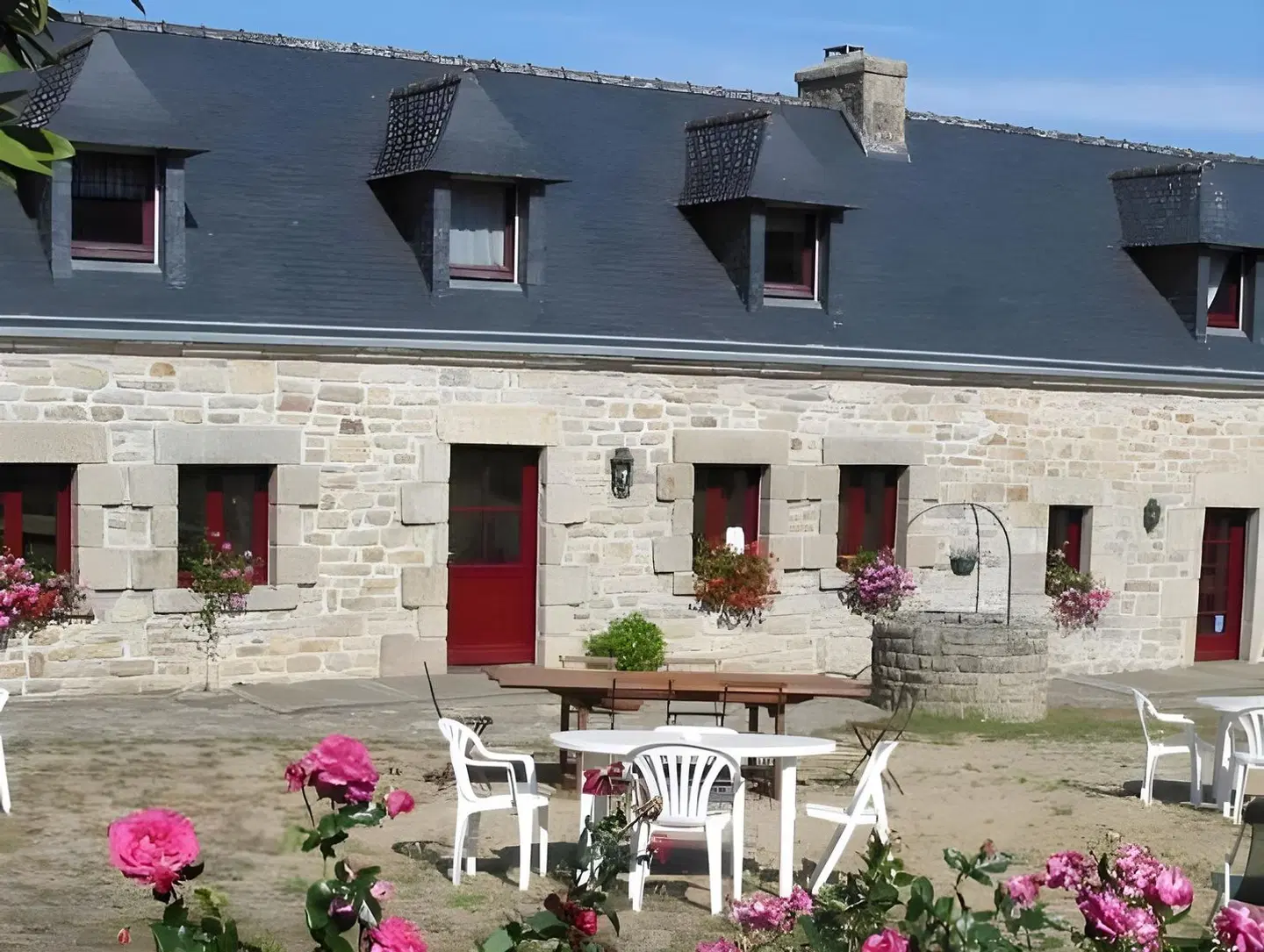 Domaine de Lesvaniel EXTERIOR