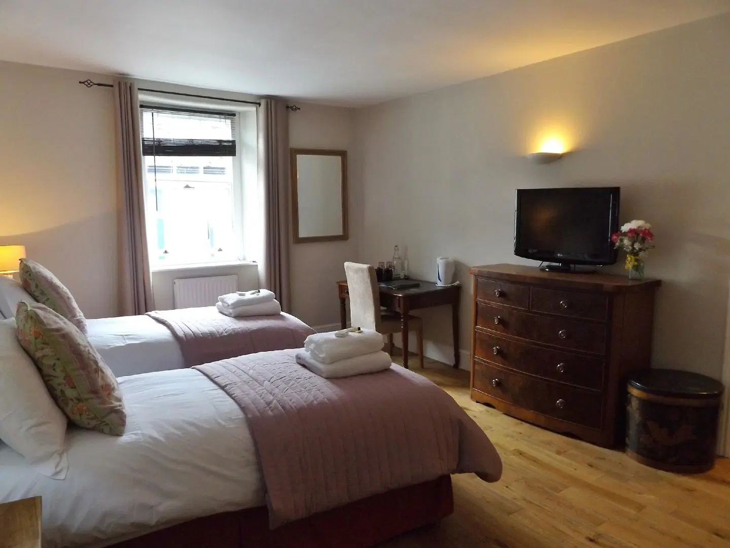 The Red Lion ROOM_EXAMPLE