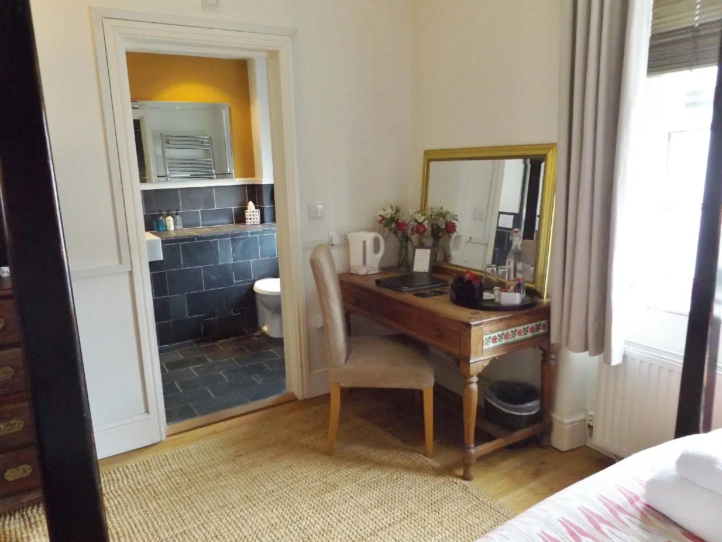 The Red Lion ROOM_EXAMPLE