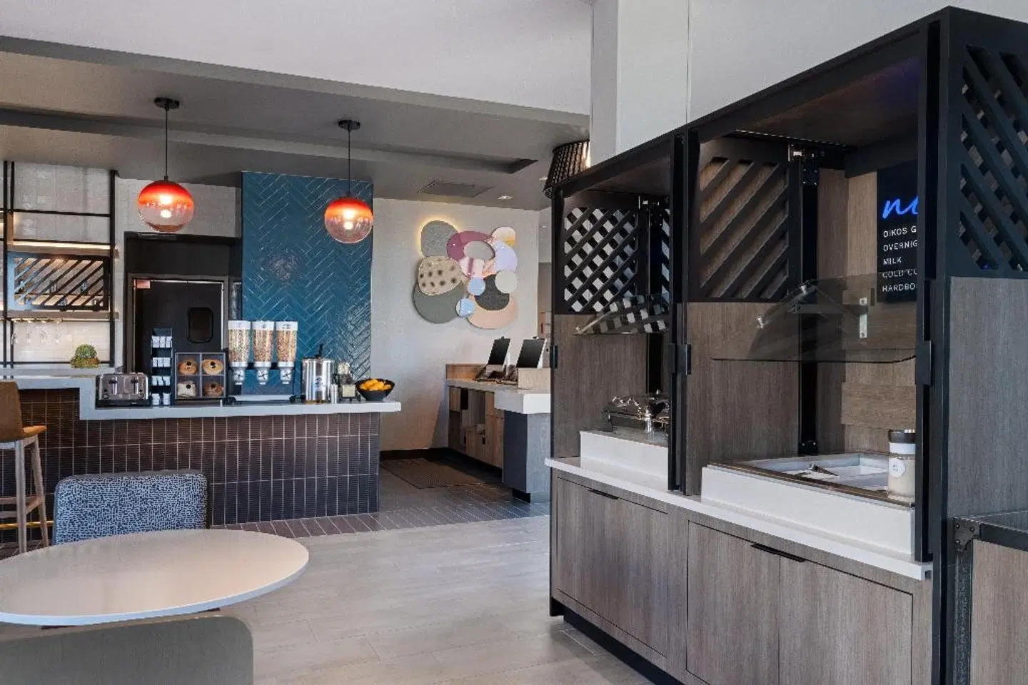 Atwell Suites Kansas City Airport by IHG Bar