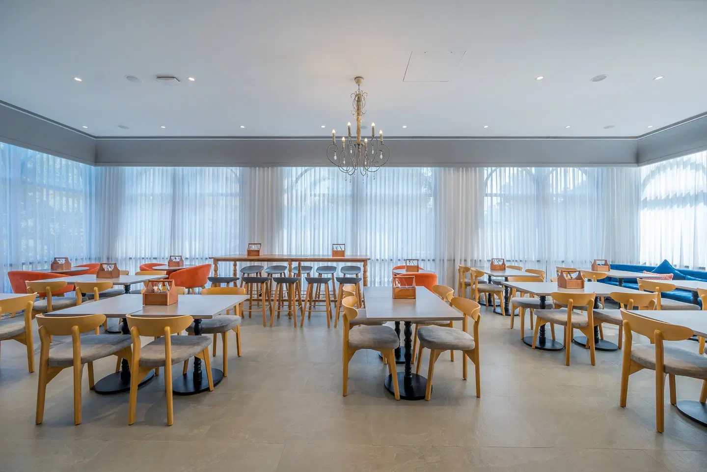 Holiday Inn Express Kolkata New Town by IHG Restaurant
