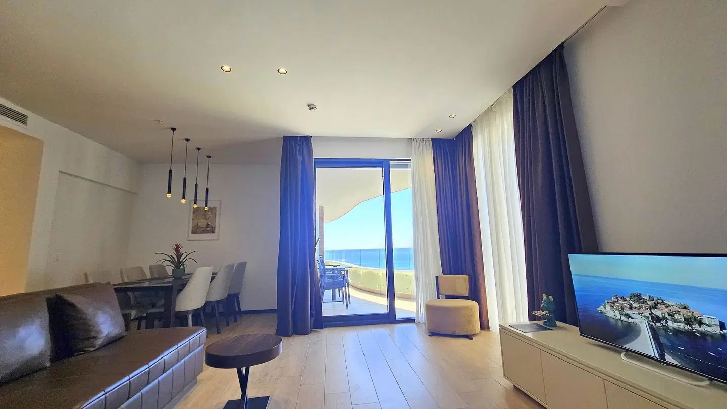 Royalis Suites ROOM_EXAMPLE