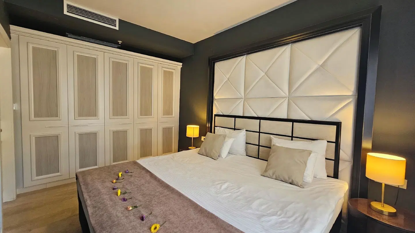 Royalis Suites ROOM_EXAMPLE