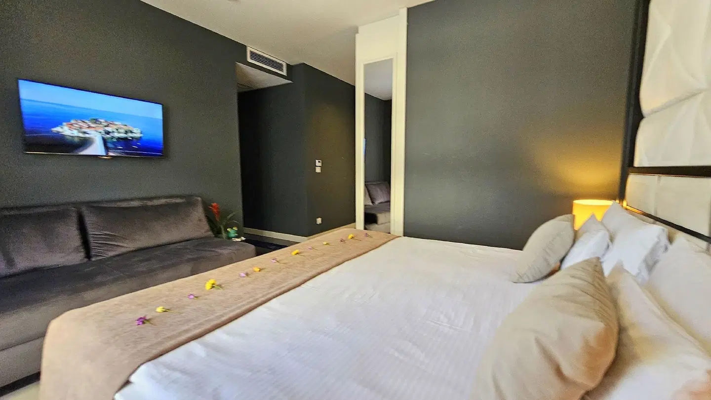 Royalis Suites ROOM_EXAMPLE