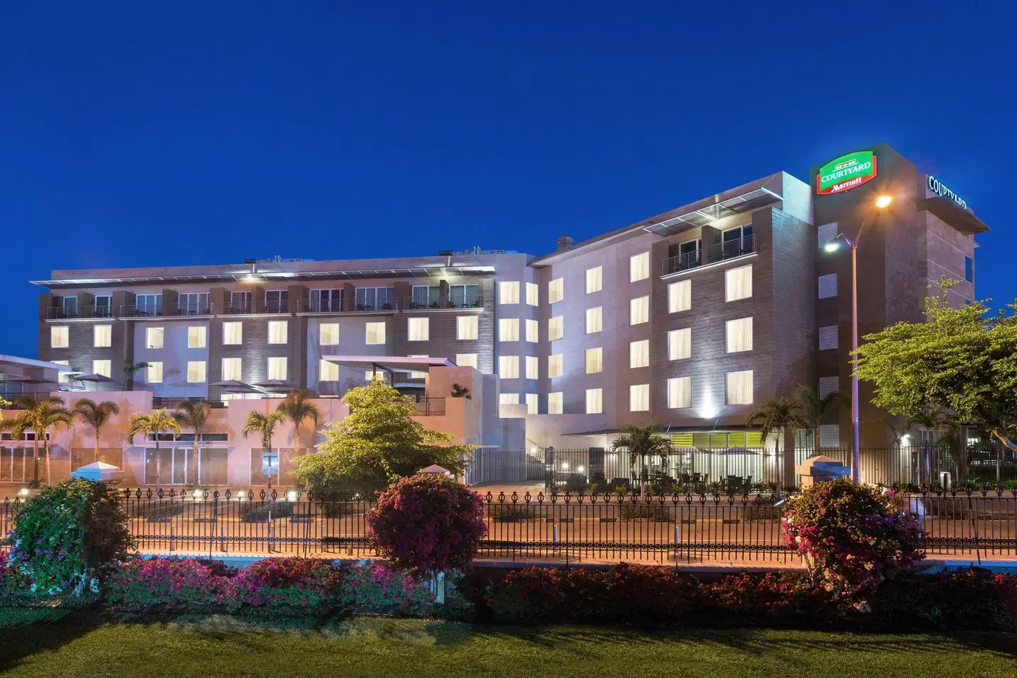 Courtyard by Marriott Kingston, Jamaica EXTERIOR