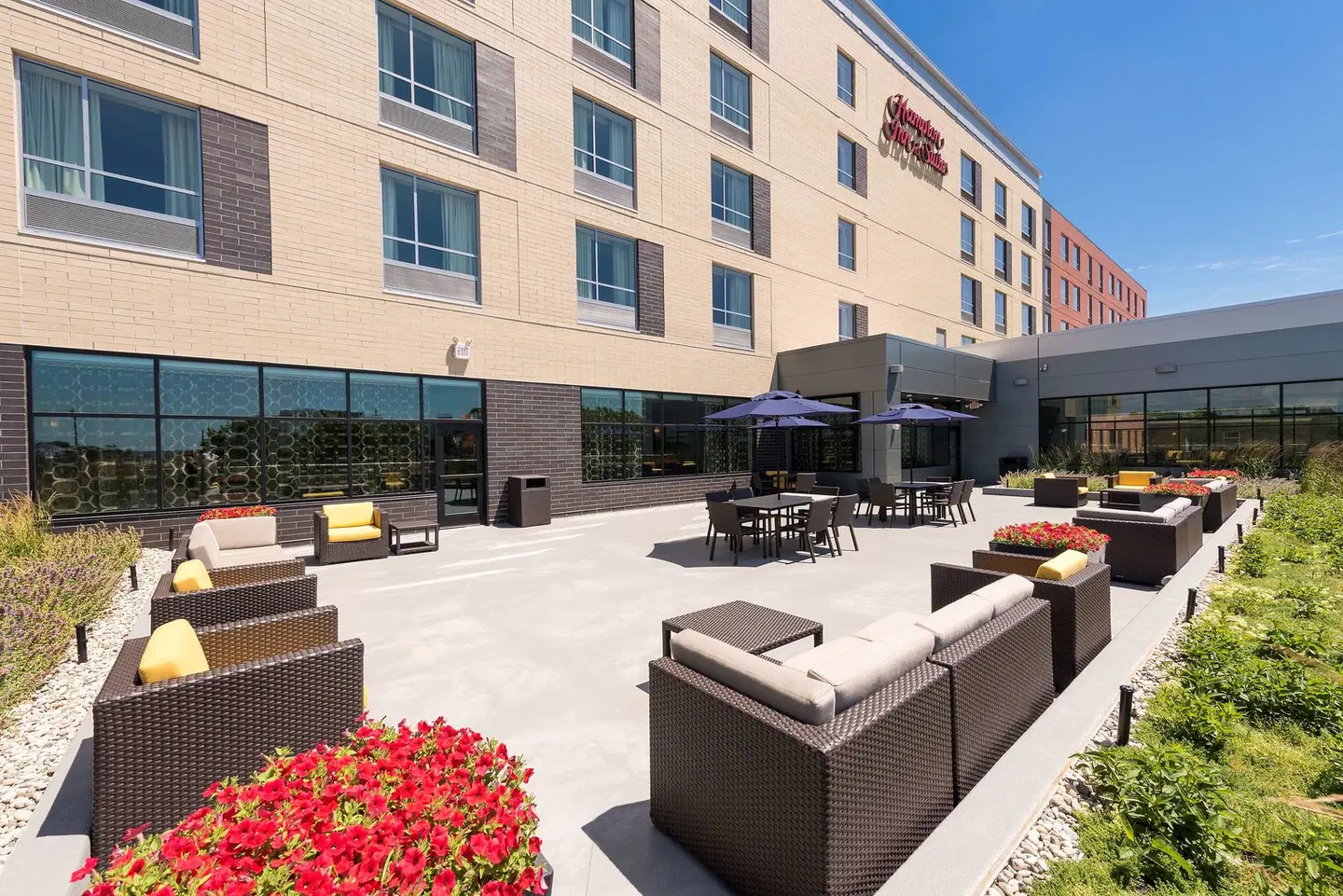Hampton Inn & Suites Grand Rapids Downtown EXTERIOR