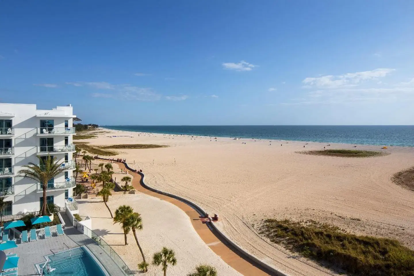 TREASURE ISLAND BEACH RESORT Strand