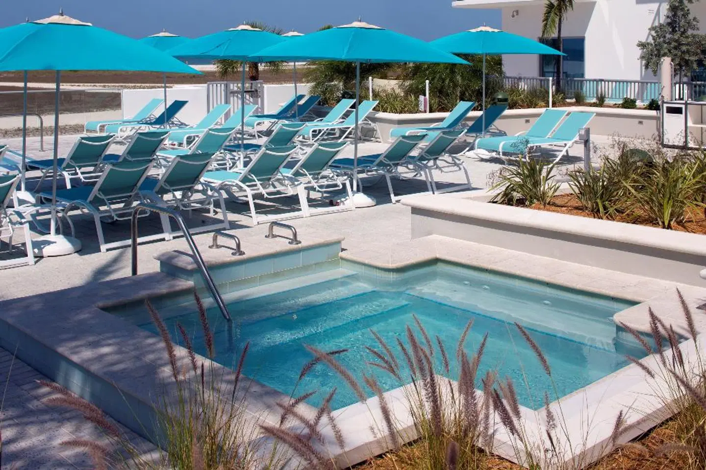 TREASURE ISLAND BEACH RESORT OUTDOOR_POOL