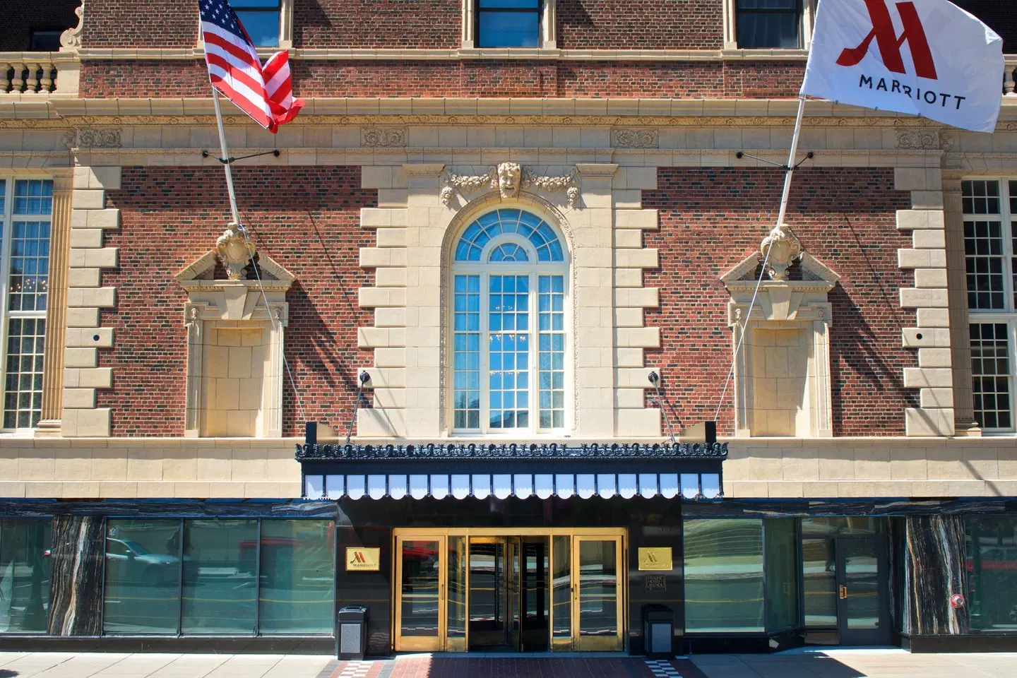 Marriott Syracuse Downtown EXTERIOR