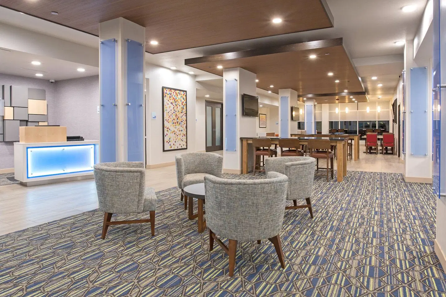 Holiday Inn Express & Suites Lincoln I - 80 by IHG Bar