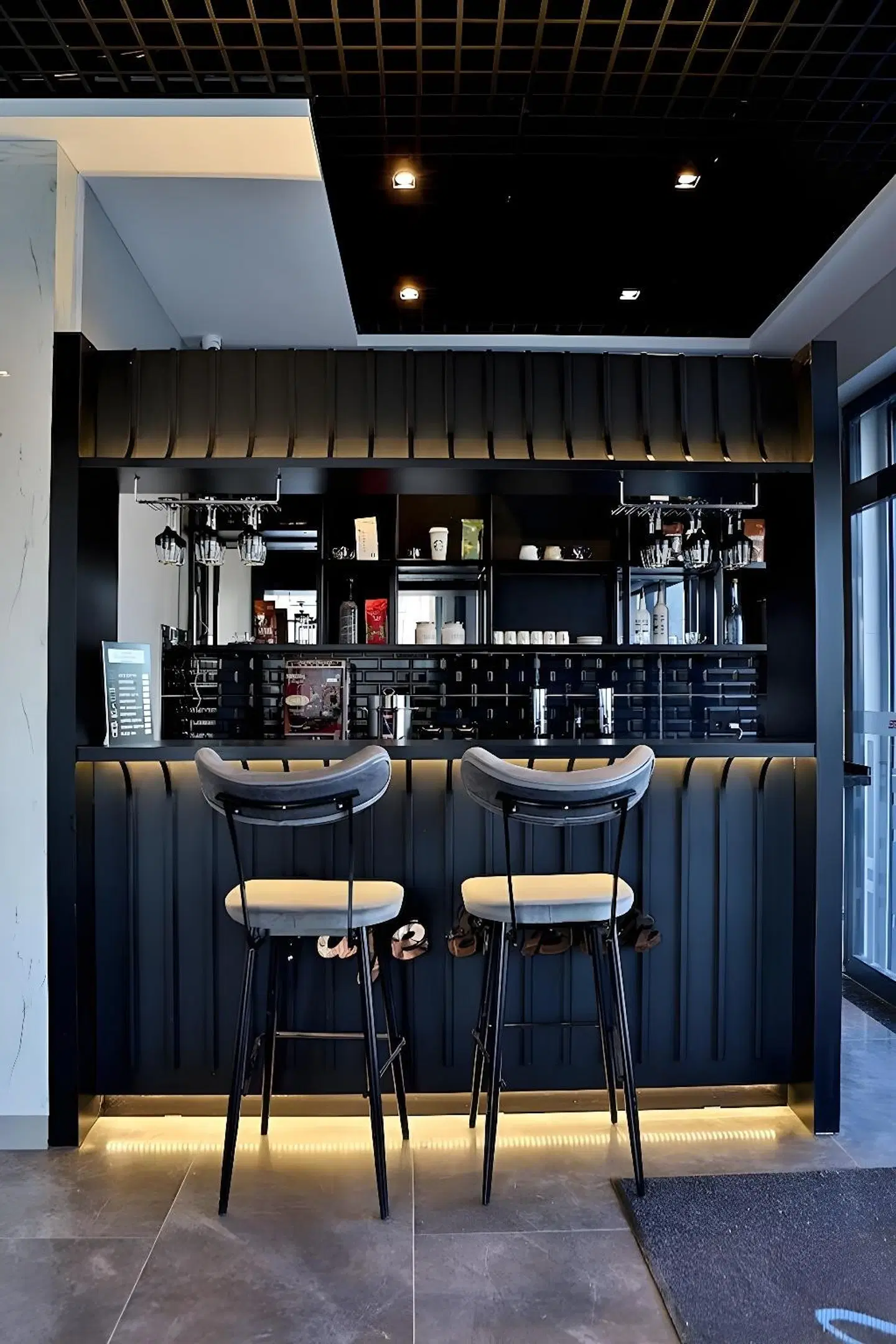 Fly And Stay Airport Hotel Bar