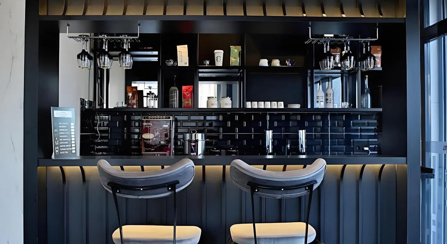 Fly And Stay Airport Hotel Bar