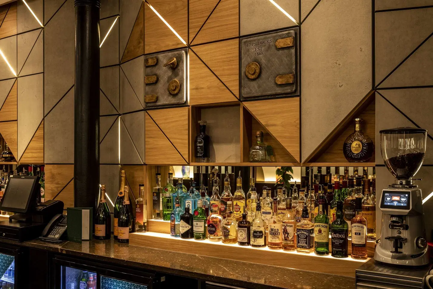 Forty-Seven LOUNGE_LOBBY