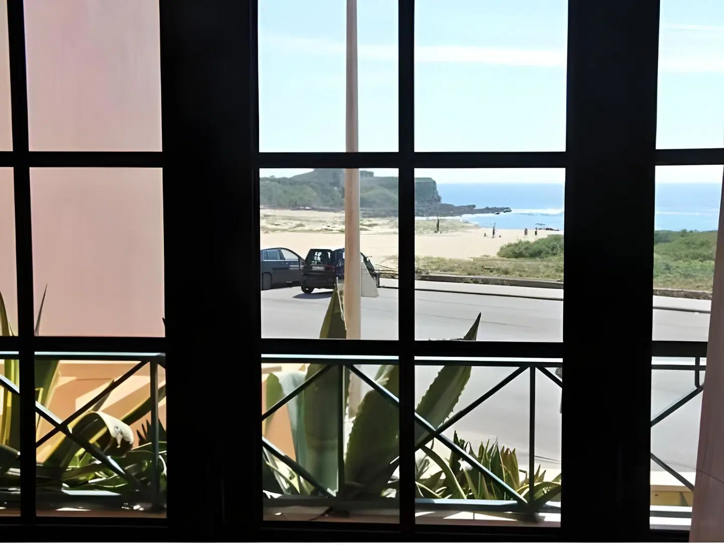 Supertubos Beach Hostel Hallenbad