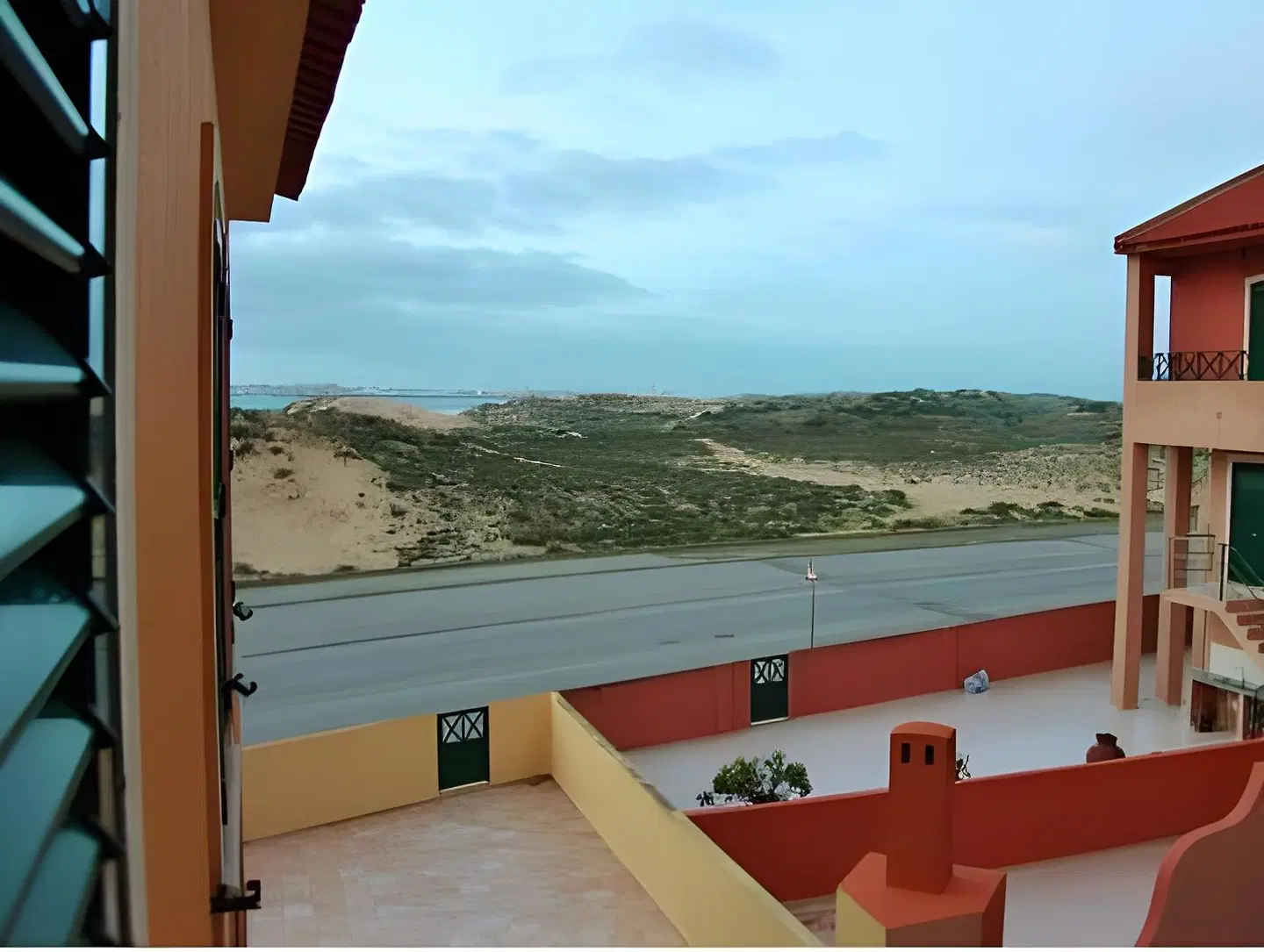 Supertubos Beach Hostel Terrasse
