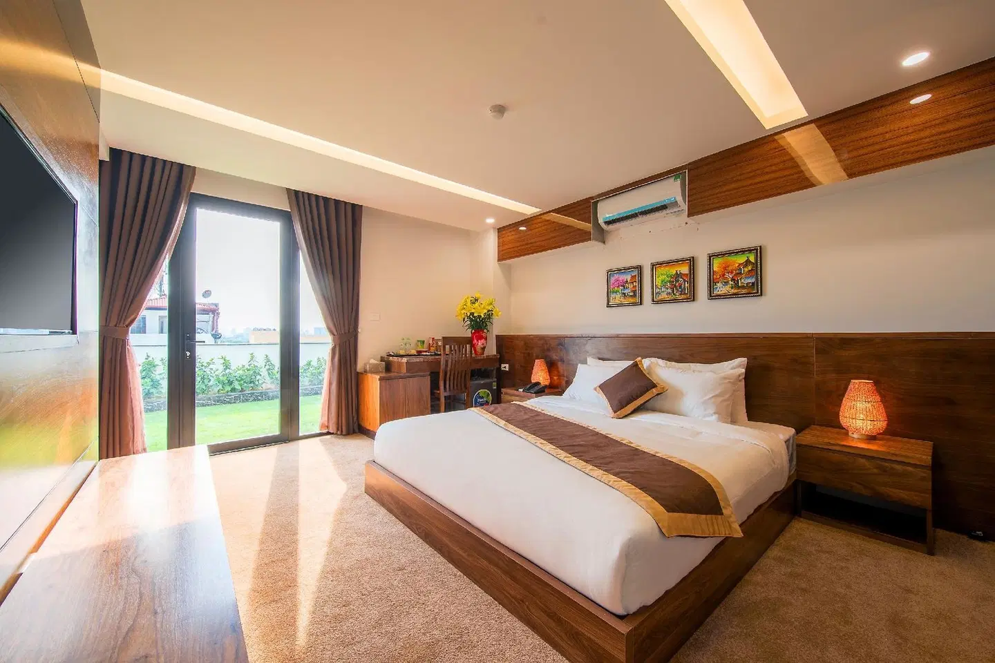 Night Hotel ROOM_EXAMPLE