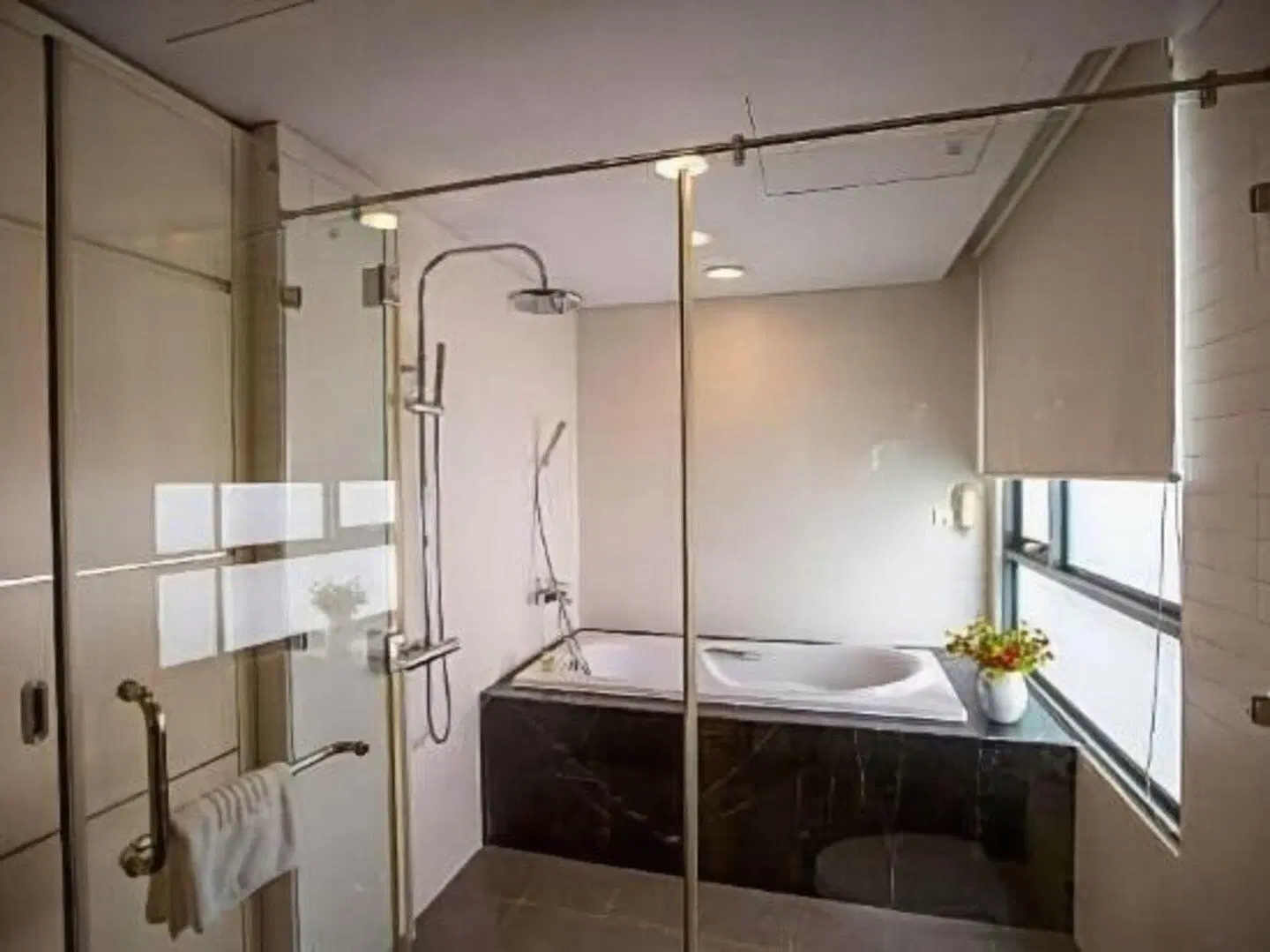 My Way Hotel & Residence Badezimmer