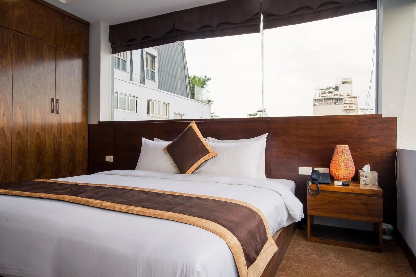 Night Hotel ROOM_EXAMPLE